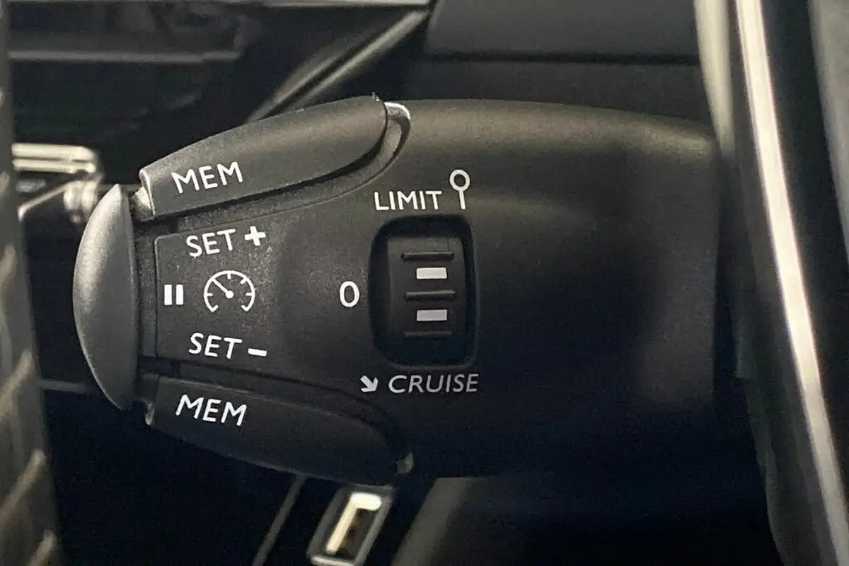 2021-peugeot-208-e-allure-premium-50kwh-big-37