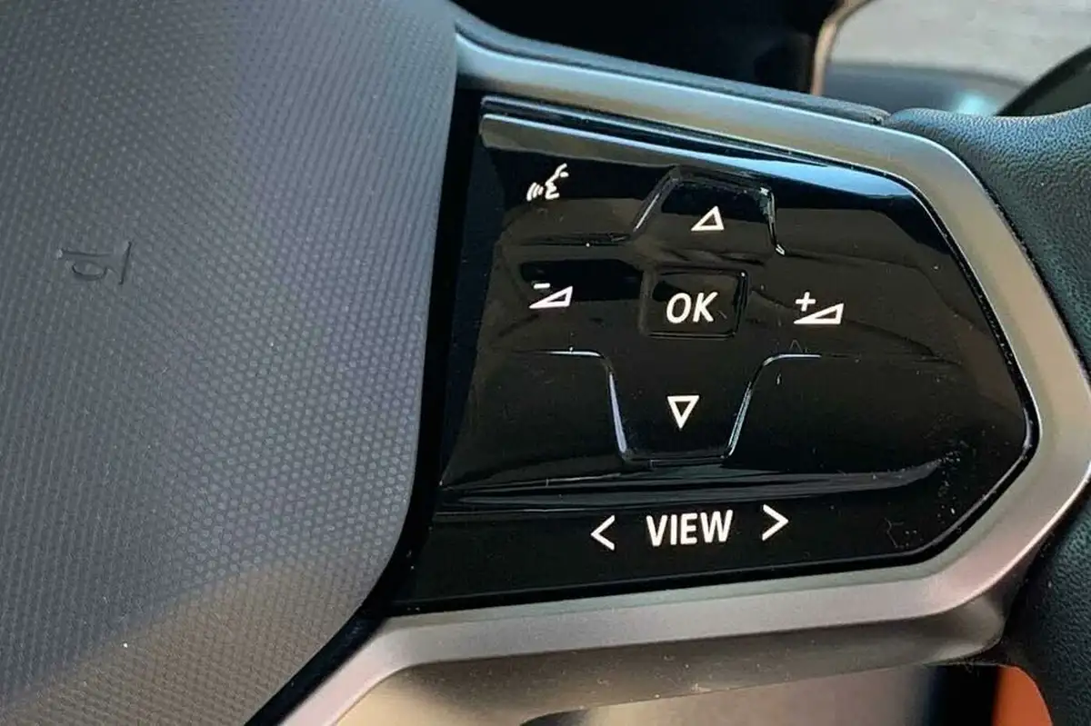 2023-volkswagen-idbuzz-e-style-standard-big-16