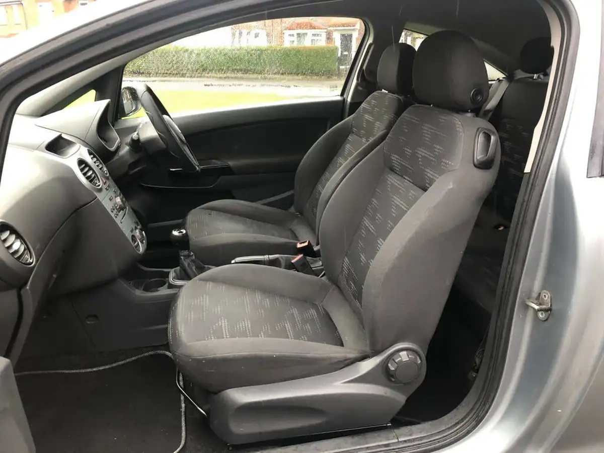 2014-vauxhall-corsa-12-design-16v-85ps-3d-big-29