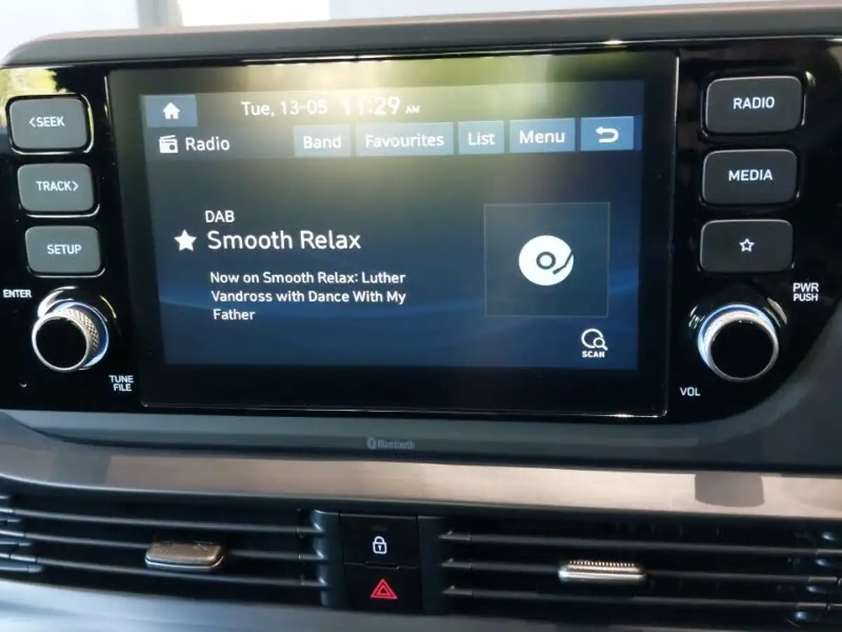 2022-hyundai-i20-10-t-gdi-se-connect-dct-big-9