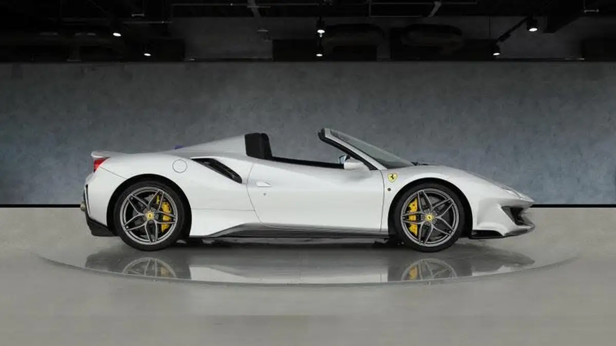 2020-ferrari-488-39-488-spider-big-14