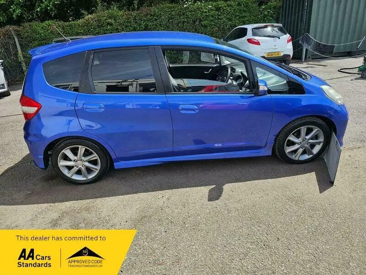 2012-honda-jazz-14-si-big-2