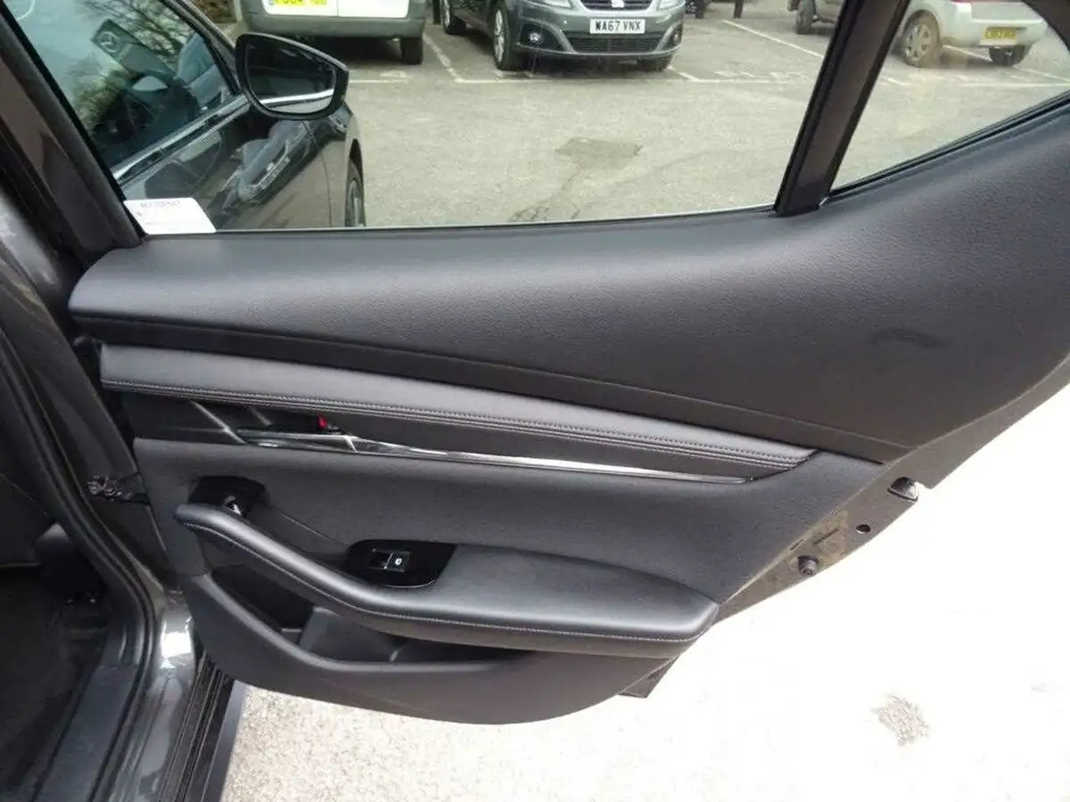 2025-mazda-mazda3-25-e-skyactiv-g-exclusive-line-big-26