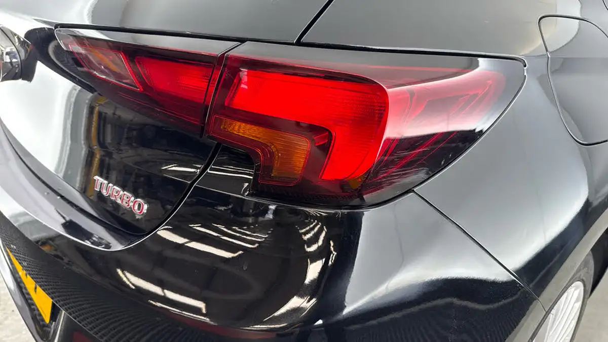 2018-vauxhall-astra-16i-turbo-elite-nav-hatchback-big-21
