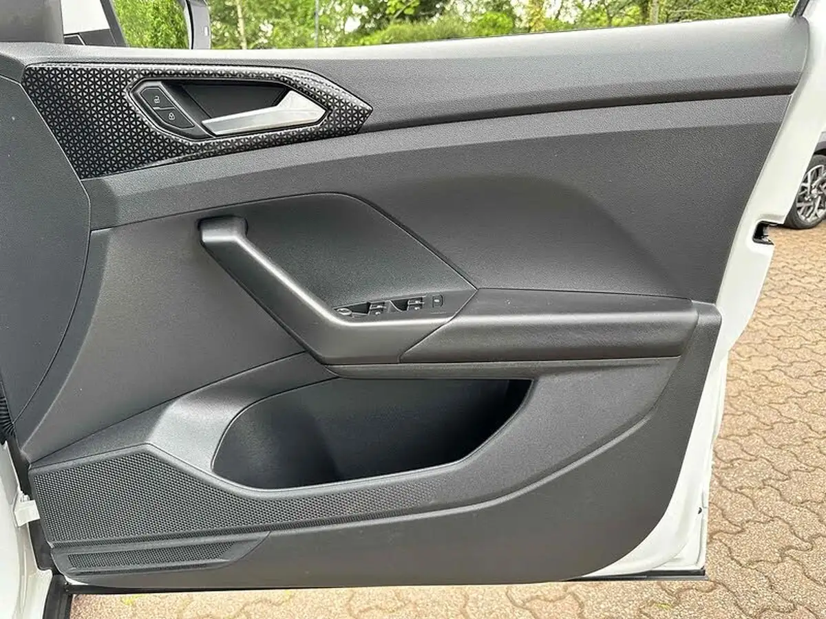 2022-volkswagen-t-cross-10-tsi-sel-big-33
