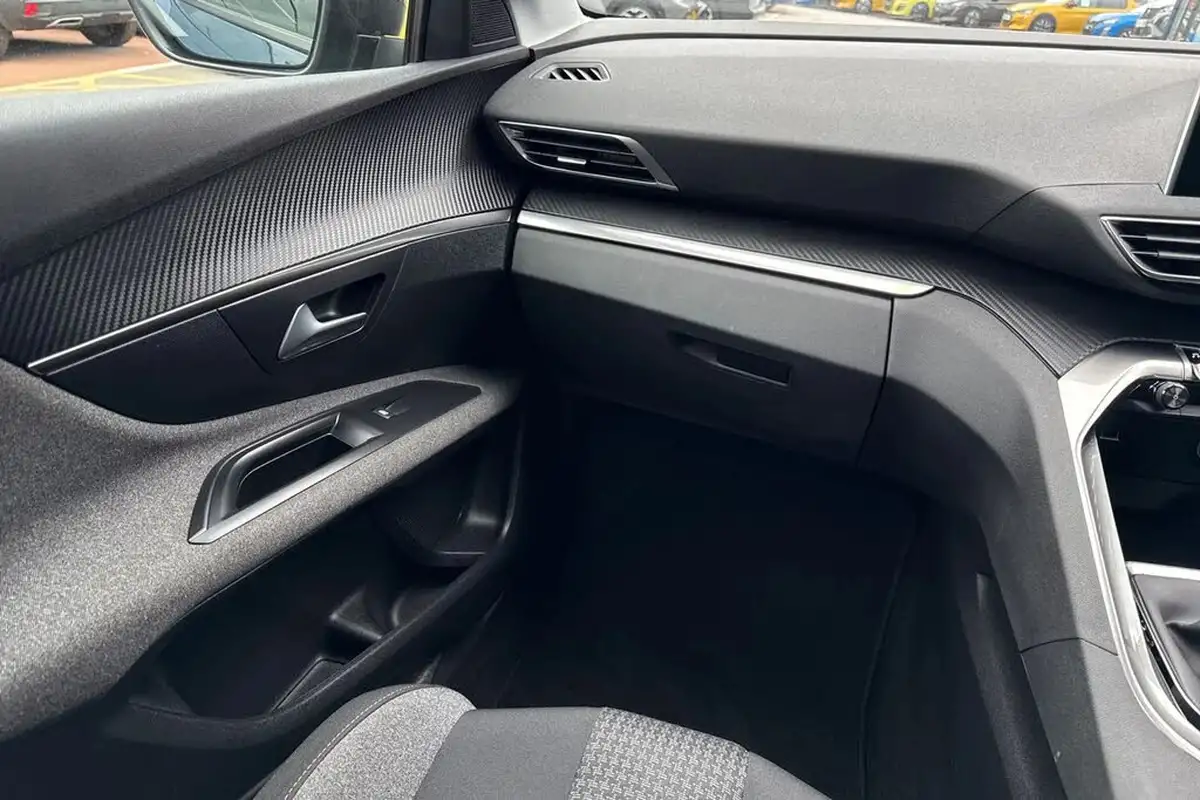 2022-peugeot-3008-suv-12-puretech-active-premium-big-19