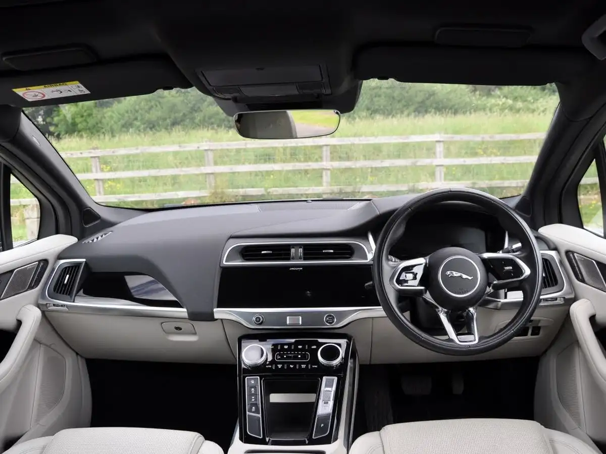 2021-jaguar-i-pace-ev400-black-big-21