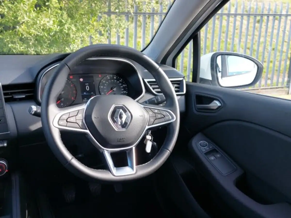 2021-renault-clio-10-sce-play-75bhp-big-9