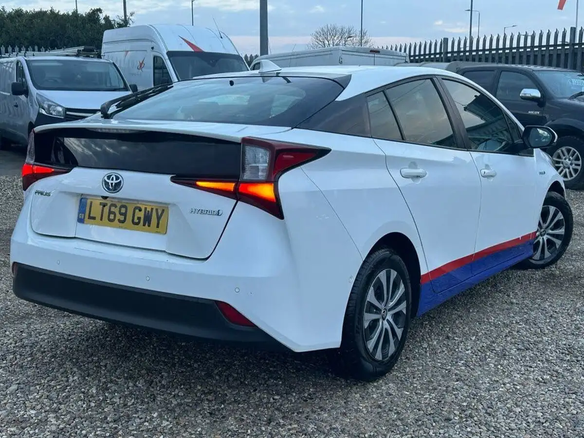 2019-toyota-prius-18-vvt-i-business-edition-plus-cvt-big-3