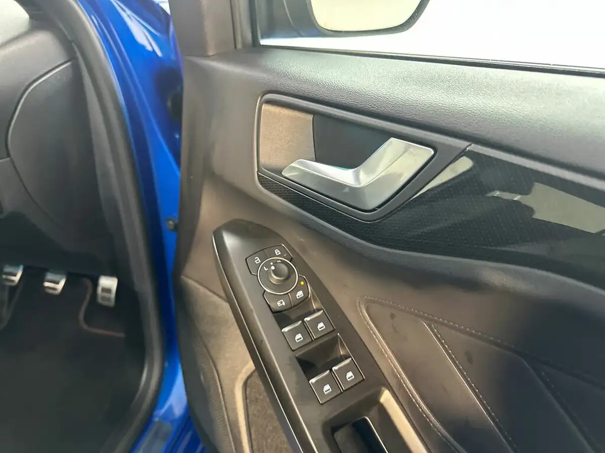 2023-ford-focus-10t-st-line-x-125ps-hatchback-big-24