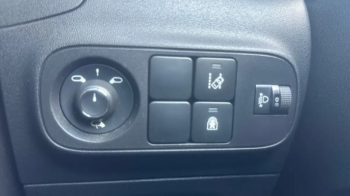 2018-citroen-c3-12-puretech-flair-82ps-big-33