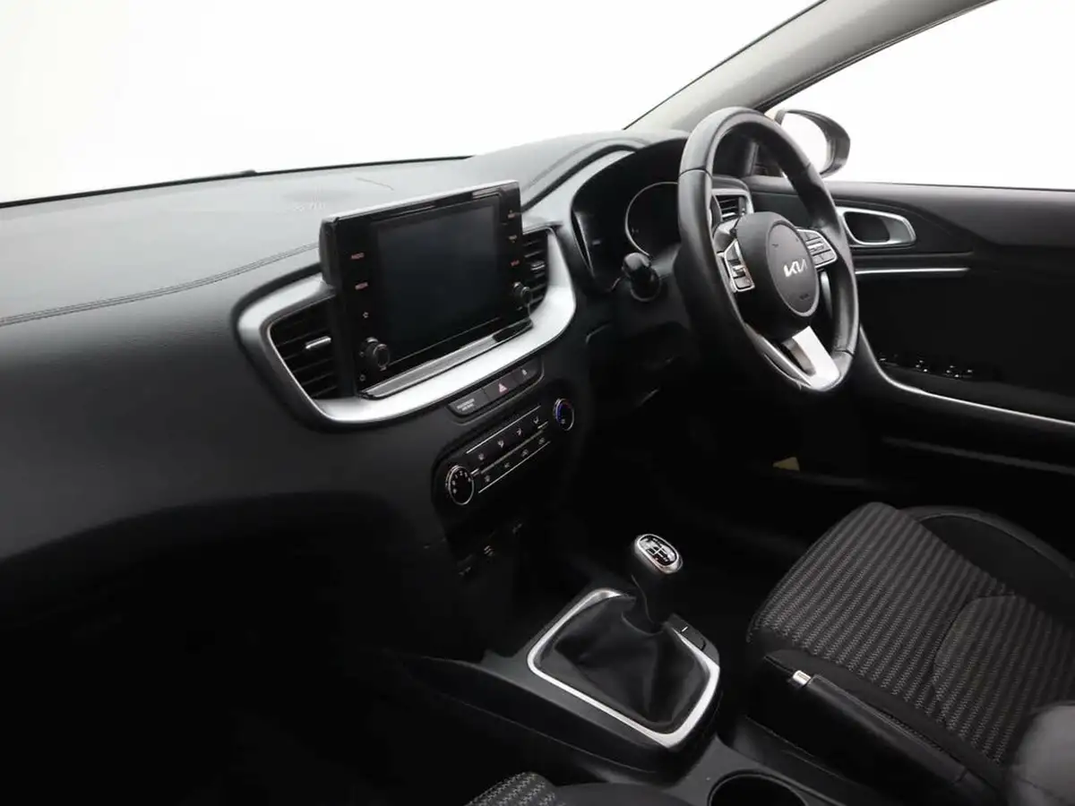 2022-kia-xceed-10-t-gdi-2-big-12