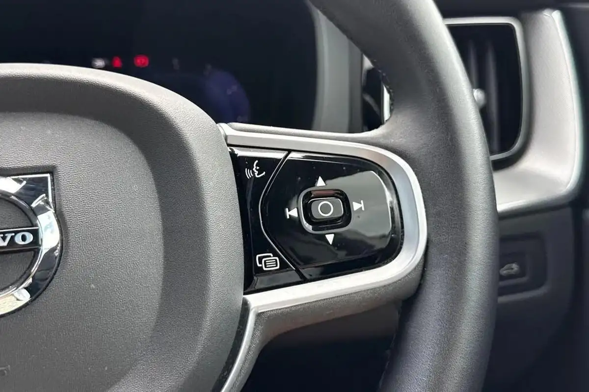 2021-volvo-xc60-20td-b4-r-design-awd-big-34