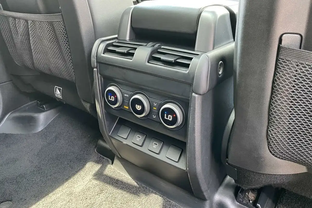2022-land-rover-110-defender-30-d300-hse-big-35