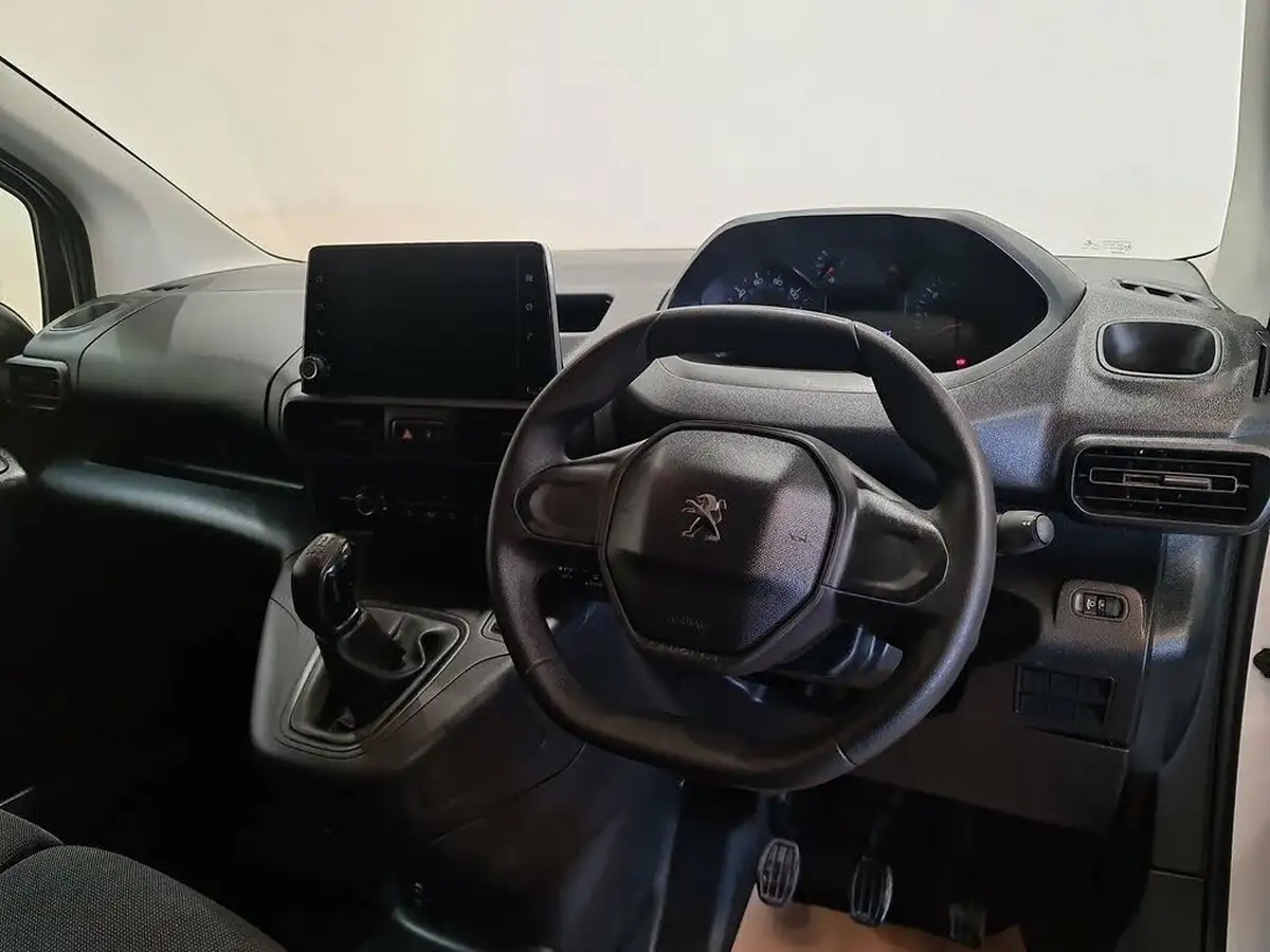 2021-peugeot-partner-15-bluehdi-1000-professional-100ps-eu6dt-panel-big-4