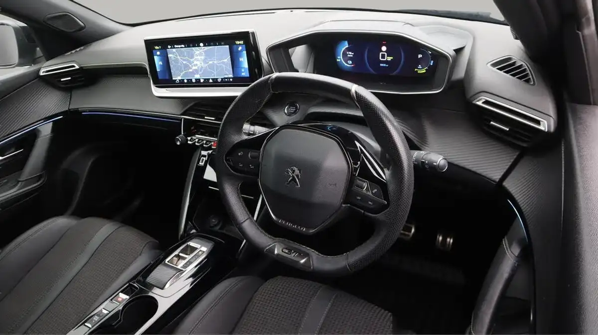 2023-peugeot-2008-suv-e-gt-136bhp-50kwh-station-wagon-big-9