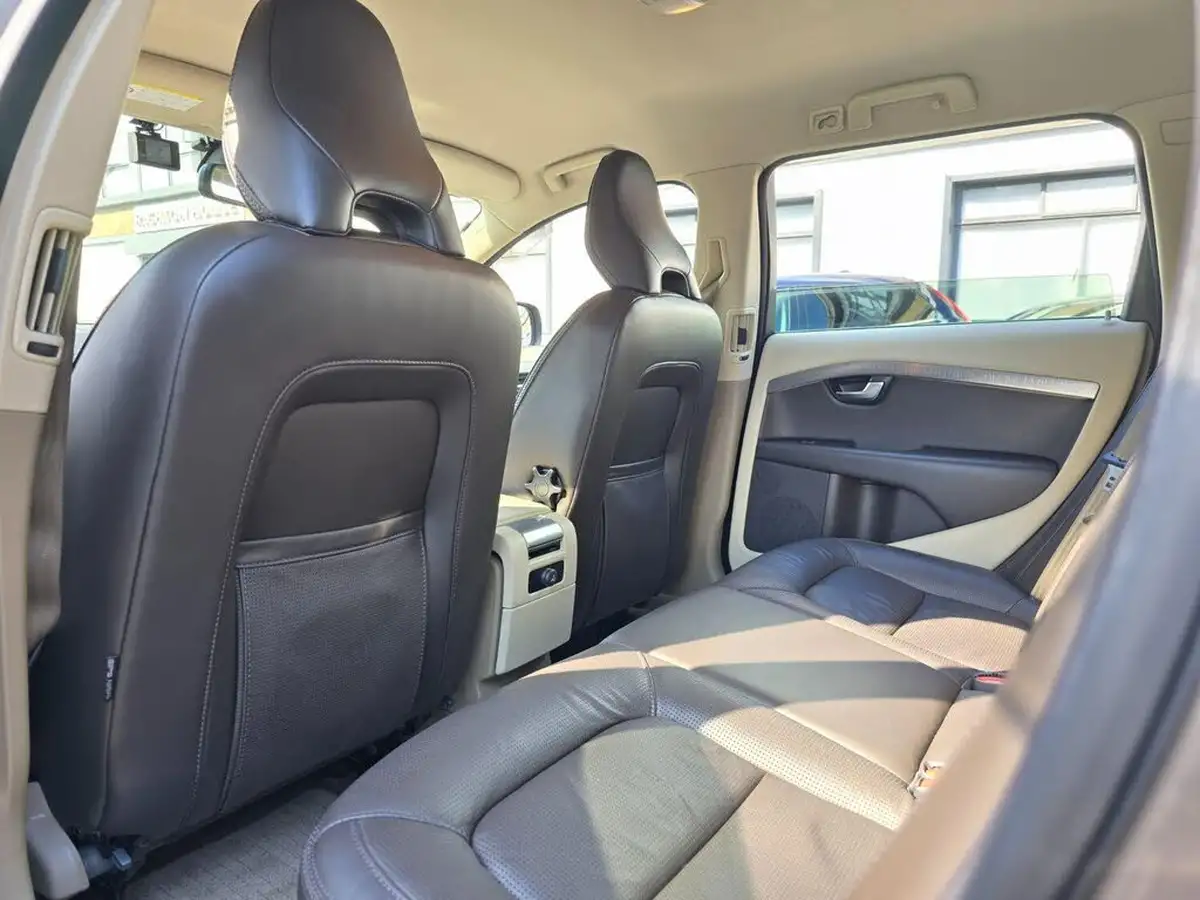 2011-volvo-xc70-30-t6-se-big-43