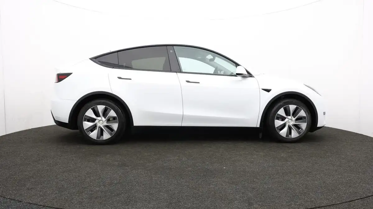 2023-tesla-model-y-e-rwd-big-41