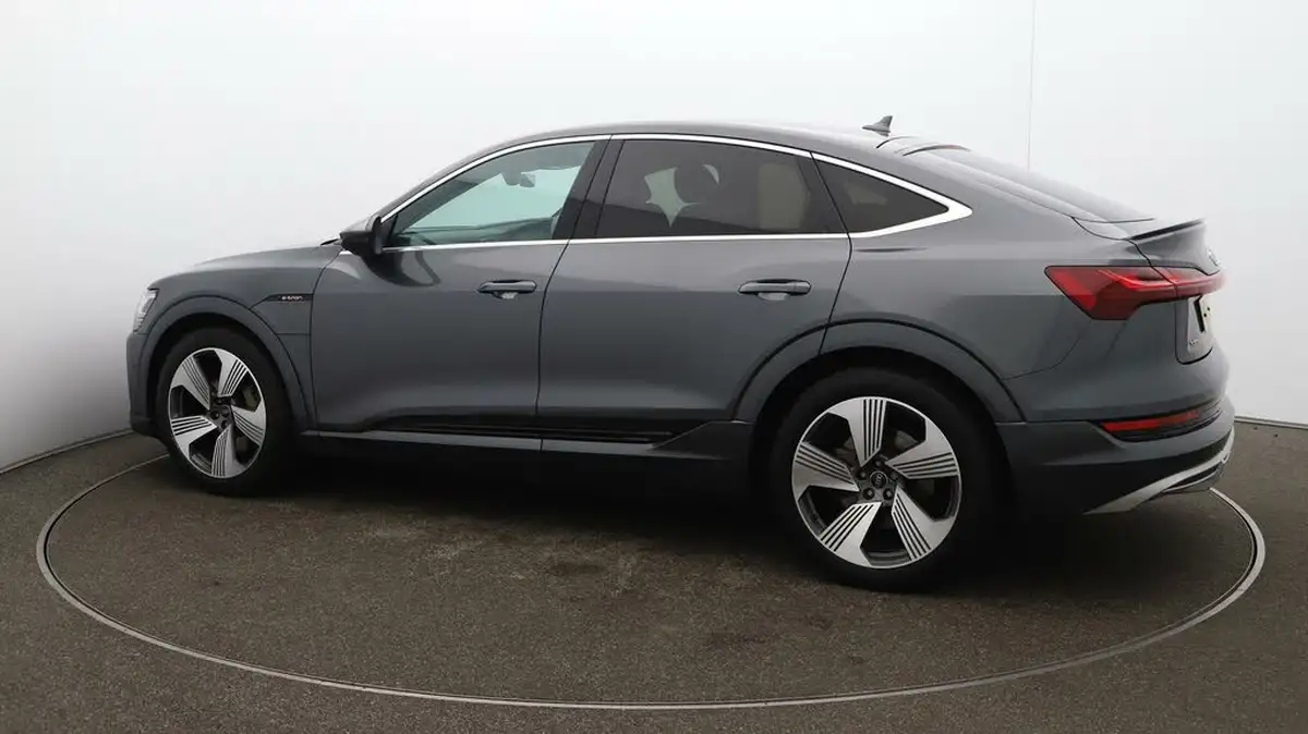 2021-audi-e-tron-55e-s-line-sportback-big-49