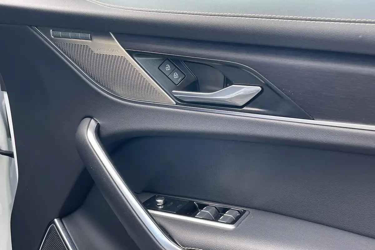 2023-jaguar-f-pace-20-d200-r-dynamic-se-black-big-20