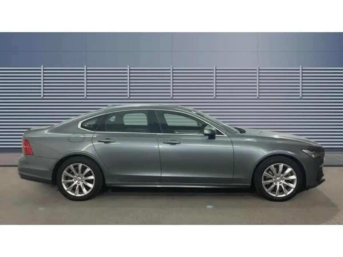 2019-volvo-s90-20-t4-momentum-big-3