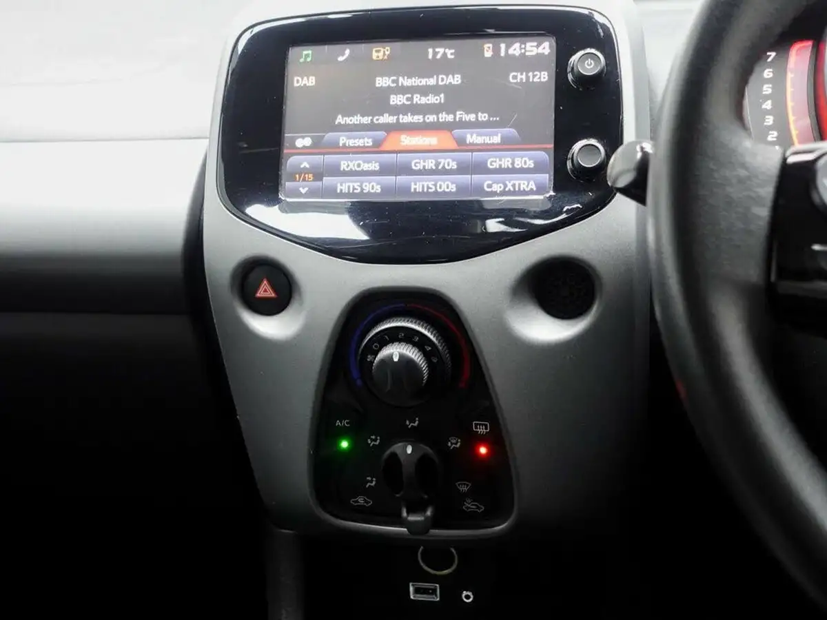 2019-toyota-aygo-10-vvt-i-x-play-tss-big-32