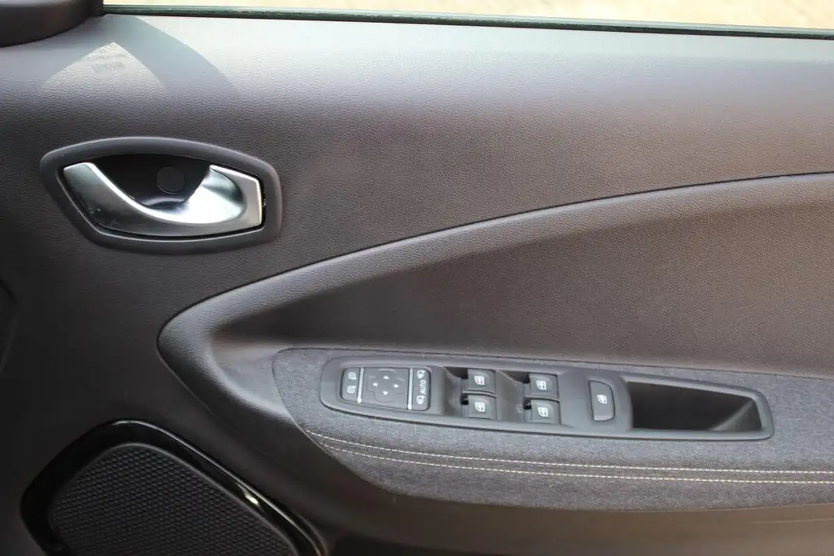 2022-renault-zoe-e-iconic-135ps-r135ze50-boost-charge-big-11