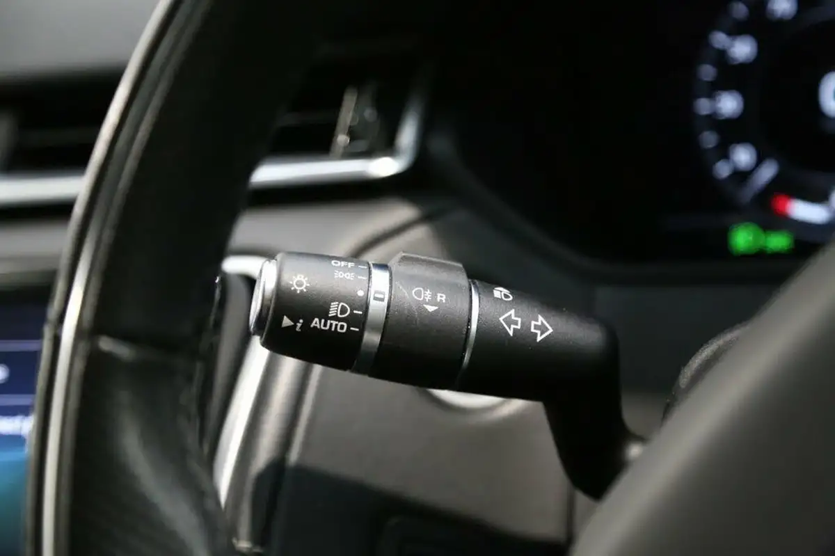 2017-land-rover-range-rover-velar-30-p380-hse-big-36
