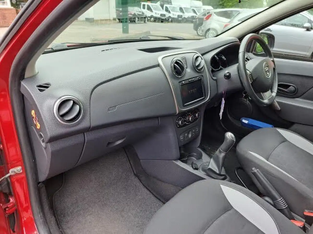 2013-dacia-sandero-stepway-09-laureate-big-9