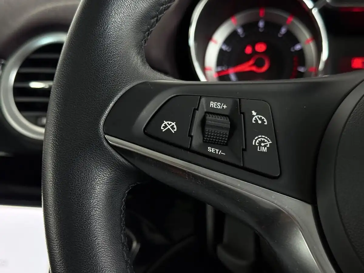 2015-vauxhall-adam-12-glam-big-15
