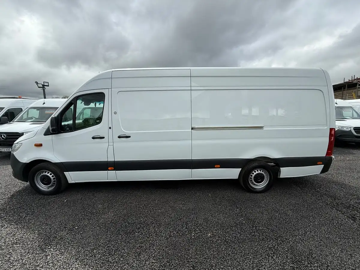 2018-mercedes-benz-sprinter-21cdi-311-l2h1-panel-van-rwd-eco-gear-360-big-9