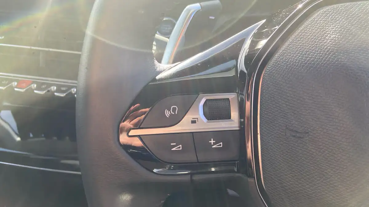 2023-peugeot-208-12-puretech-allure-premium-130ps-eat8-big-23