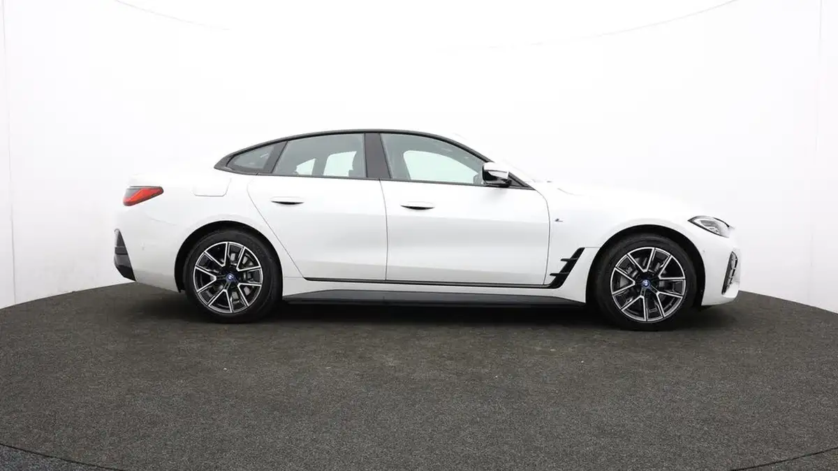 2022-bmw-i4-e-edrive40-m-sport-big-43