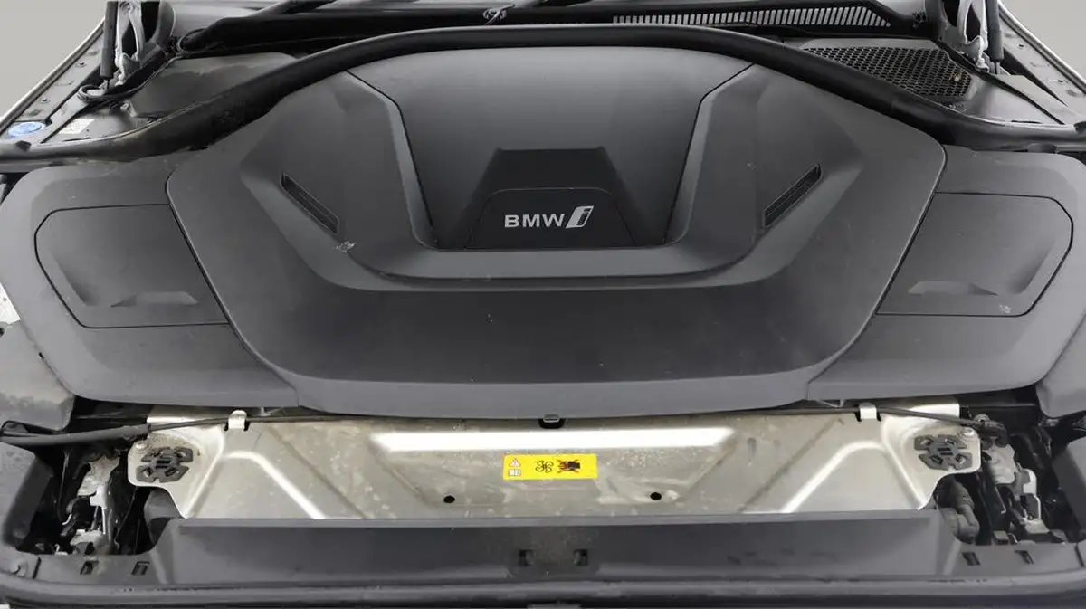 2022-bmw-i4-e-edrive40-m-sport-big-19