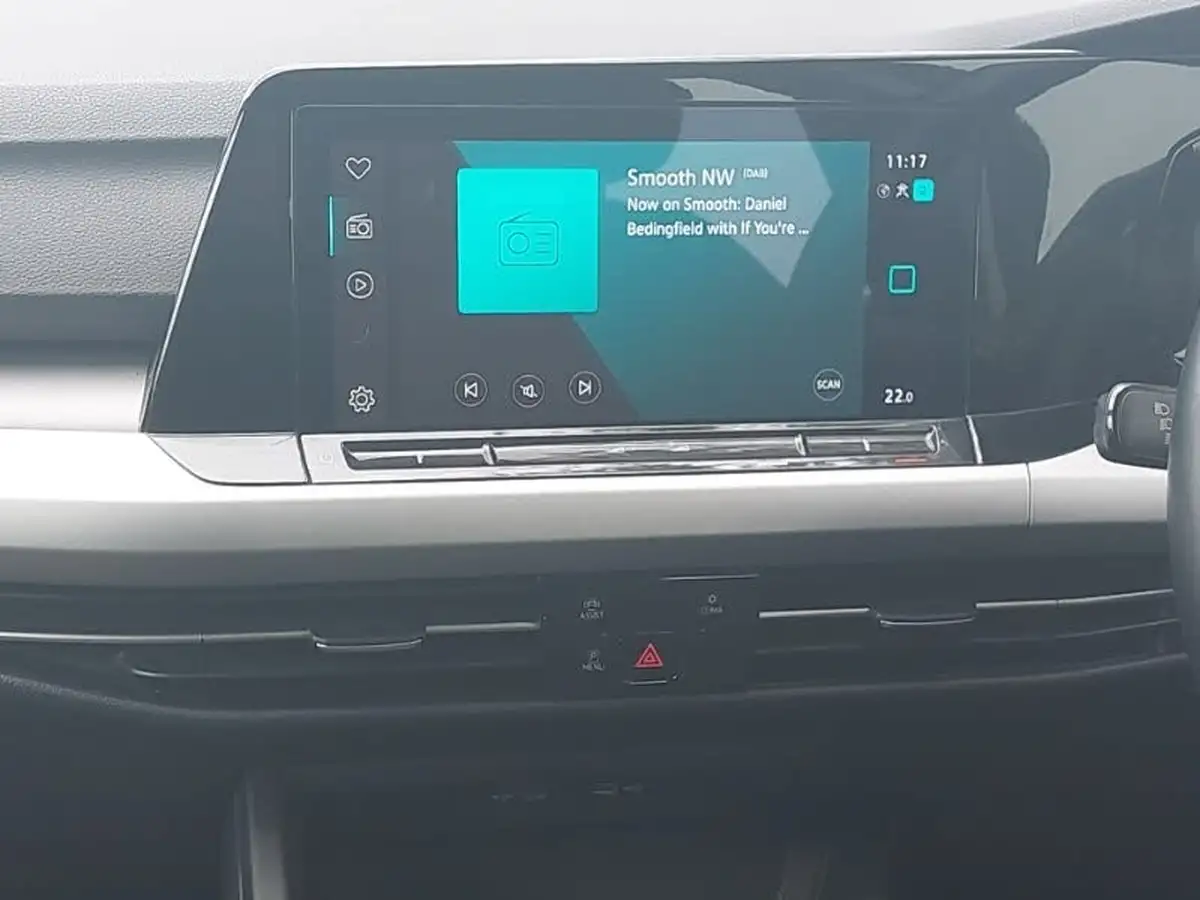 2021-volkswagen-golf-10-tsi-life-hatchback-big-9