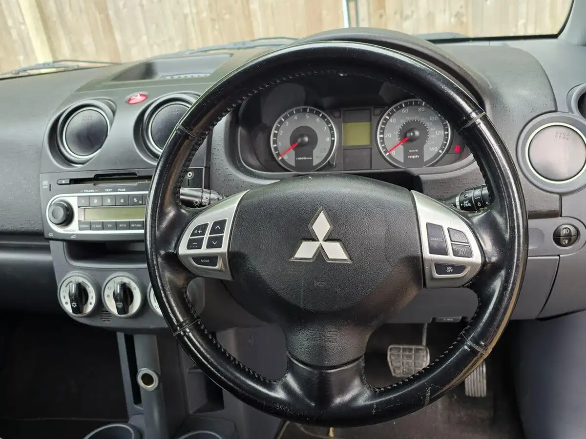 2010-mitsubishi-colt-13-cz2-3d-amt-big-8