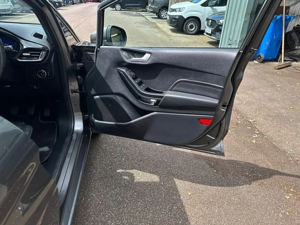 2023-ford-fiesta-10t-titanium-x-125ps-hybrid-mhev-big-34