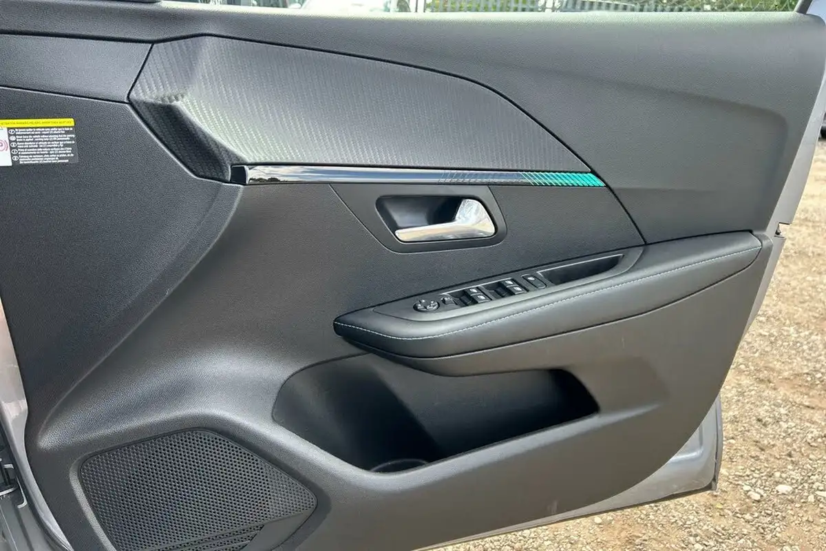 2021-peugeot-208-12-puretech-allure-premium-100bhp-eat8-big-13