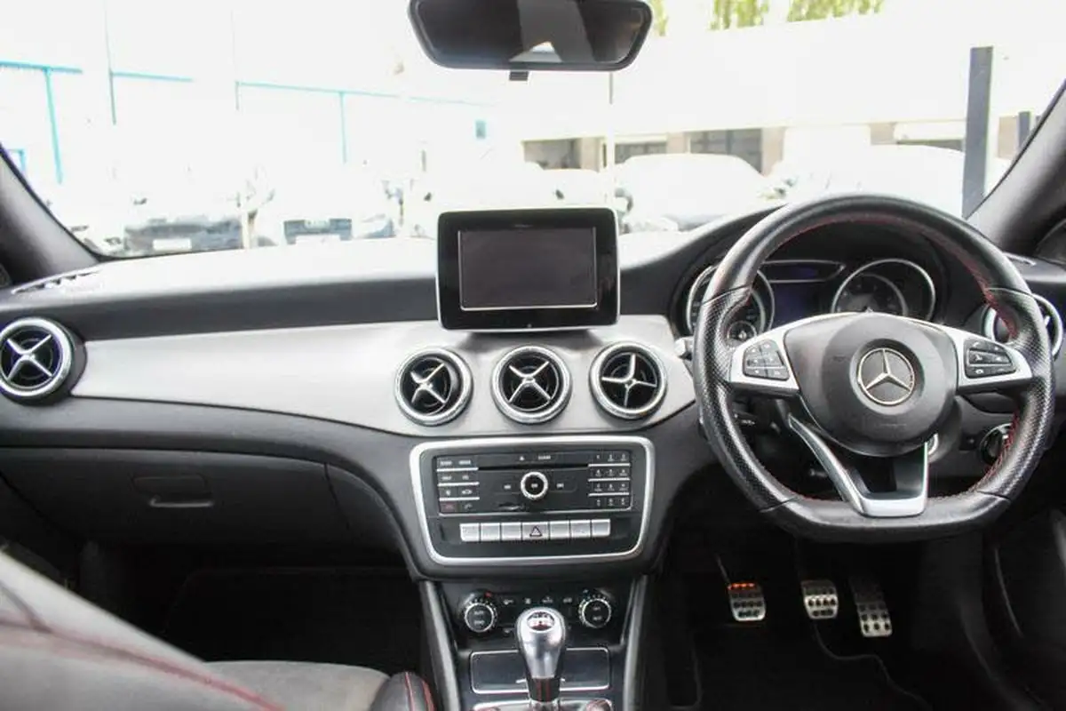 2018-mercedes-benz-cla-16-cla-180-amg-line-coupe-4d-big-19