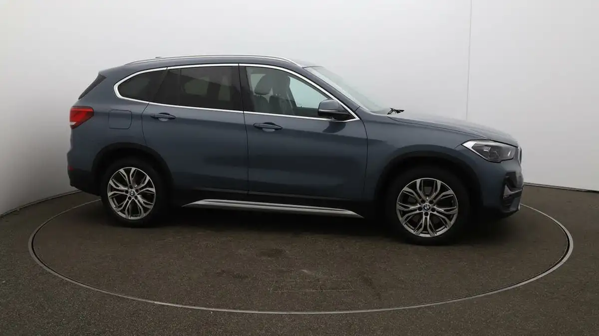 2022-bmw-x1-20-sdrive20i-xline-big-47