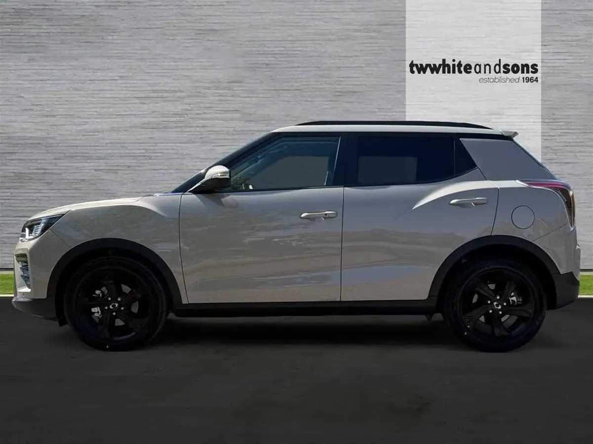 2025-kgm-ssangyong-tivoli-15-k40-auto-big-3