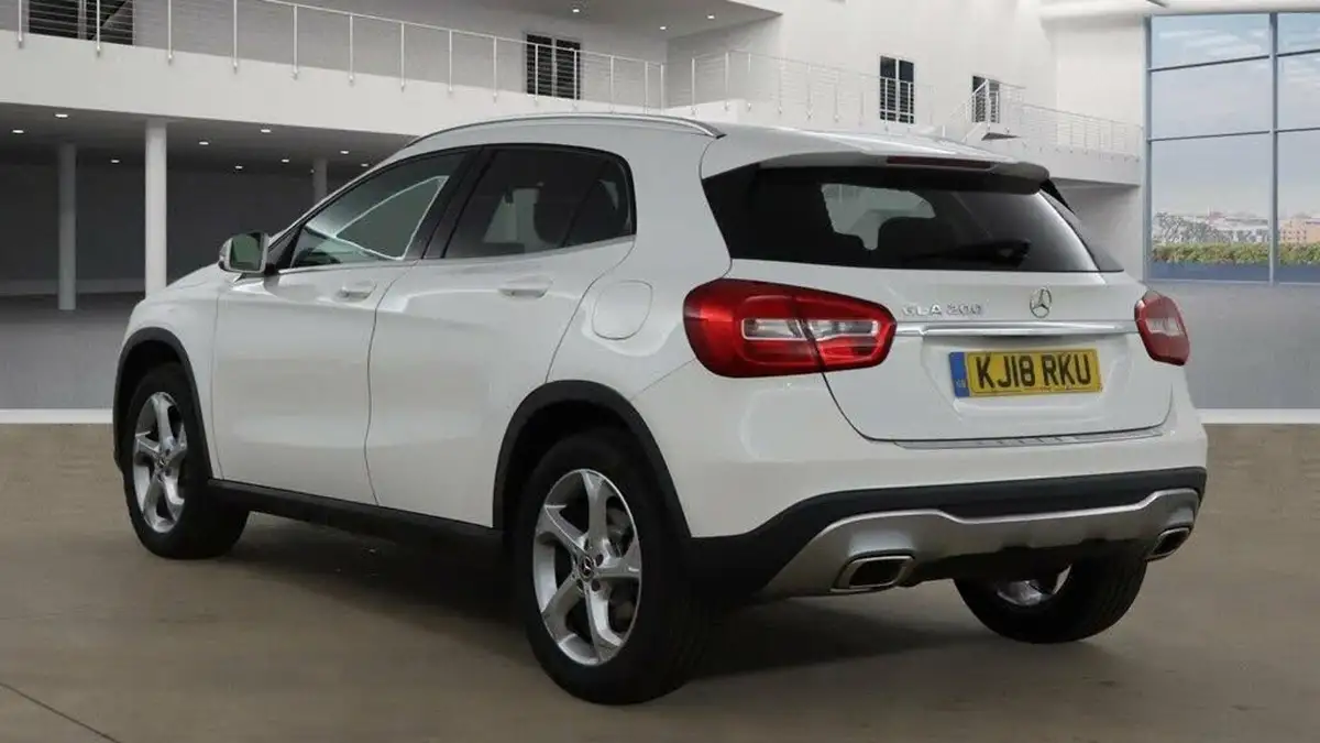 2018-mercedes-benz-gla-class-16-gla-200-sport-156ps-big-3