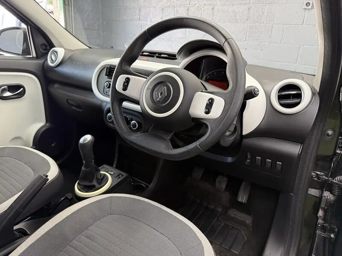 2015-renault-twingo-10-play-big-10