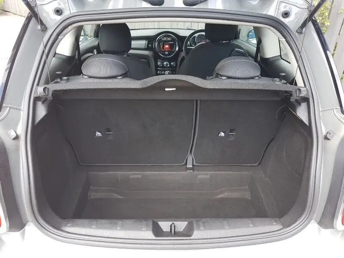 2019-mini-cooper-15-cooper-classic-hatchback-3d-big-7