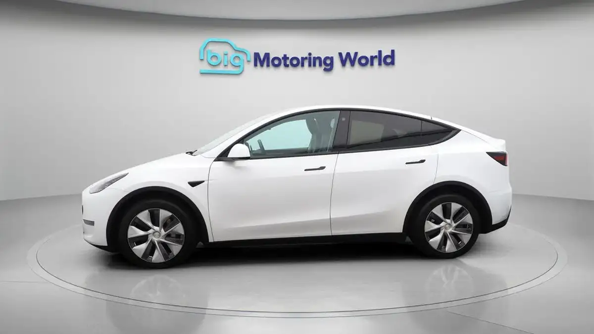 2022-tesla-model-y-e-long-range-big-4