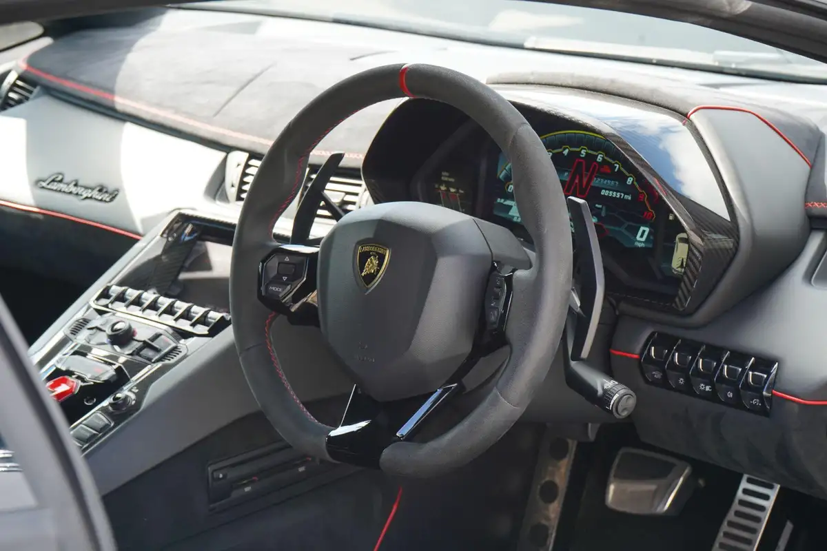 2019-lamborghini-aventador-65-svj-big-15