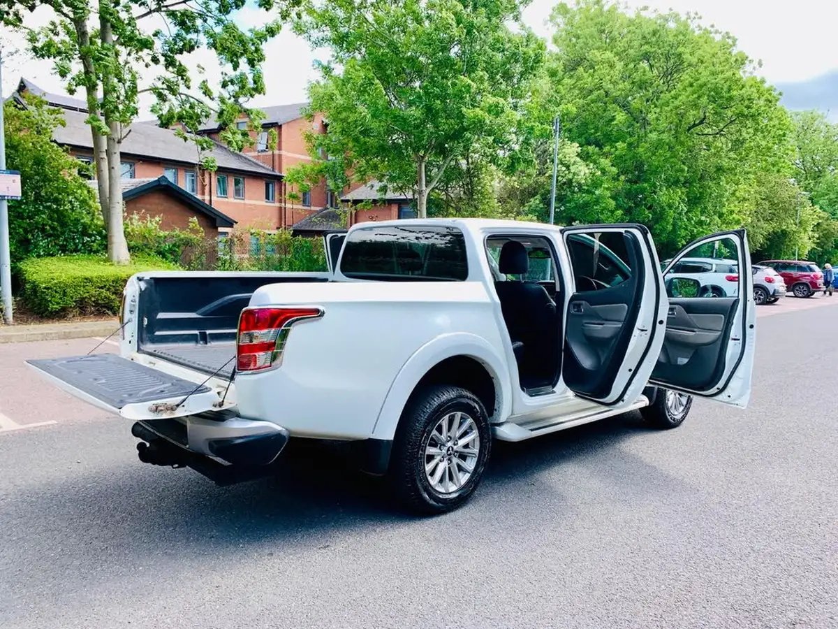 2019-mitsubishi-l200-24di-d-barbarian-eu6-big-49