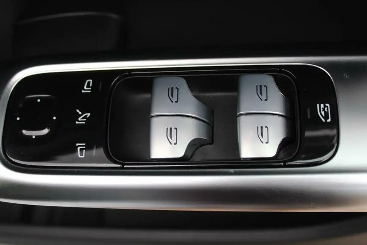 2022-mercedes-benz-c-class-15-c200-amg-line-premium-estate-5d-big-6
