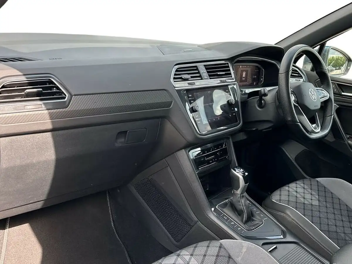 2023-volkswagen-tiguan-15-tsi-r-line-edition-big-8