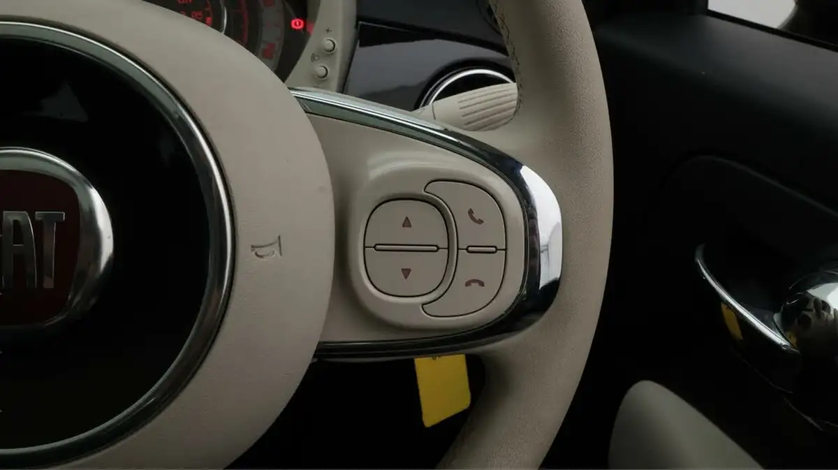 2022-fiat-500-10-dolcevita-big-24